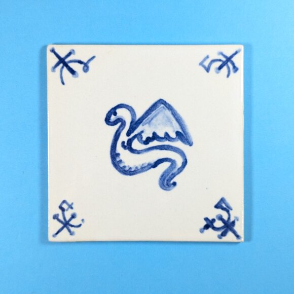Handmade Winged Serpent tile, hand painted Delft Blue fantasy home decor trivet - Picture 2 of 7